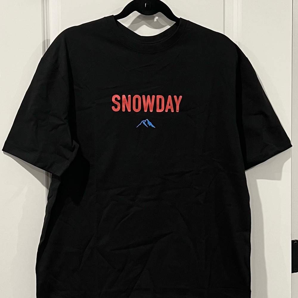 NWT SnowDay T-Shirt 100 Days… Until Snow Days Size S